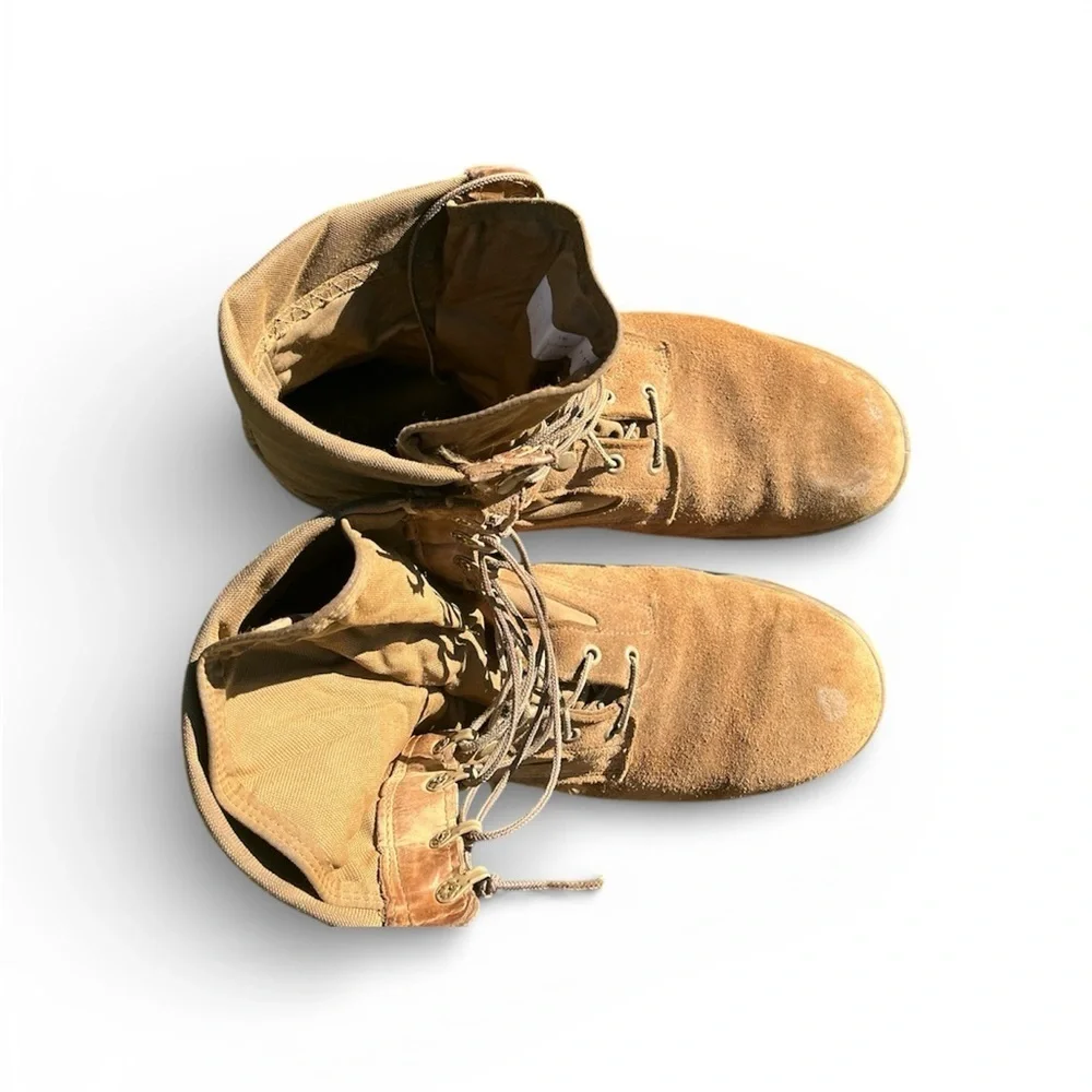 Mens tan Marine Corps suede boots. Size 14R